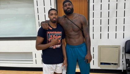 詹姆斯撇清加盟骑士谣言：每年都回克利夫兰训练，造谣的人太无聊