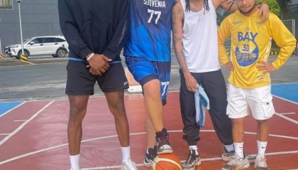 开云体育登录-😜美媒调侃：詹姆斯、东契奇、库里、克拉克森在菲律宾一起训练