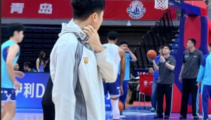 广东队记：张皓嘉膝盖发炎，将缺席对阵青岛的比赛