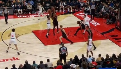 开云体育入口-登哥硬！哈登单打斯科蒂·巴恩斯 变向突破撤步关键中投领先3分！